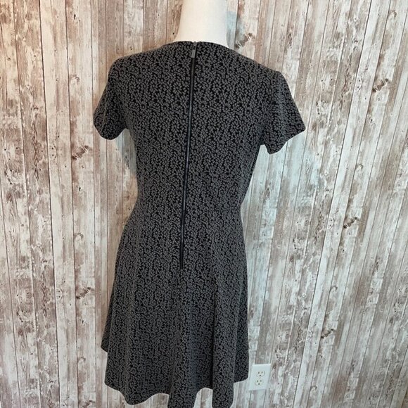 LOFT Black and Gray Short Sleeve Dress size 6P - Picture 4 of 4